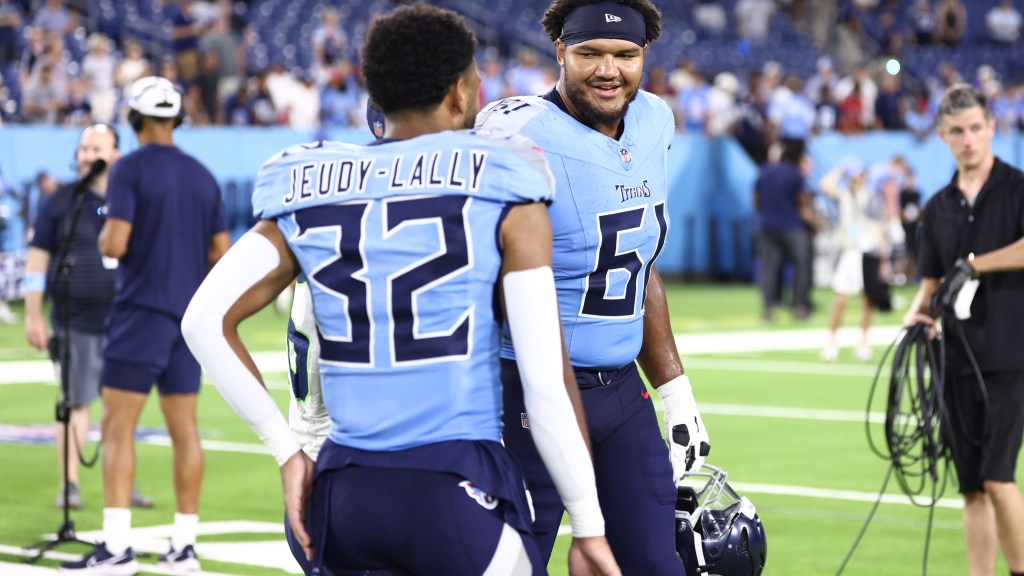 Tennessee Titans sign 12 players to Reserve/Futures contracts